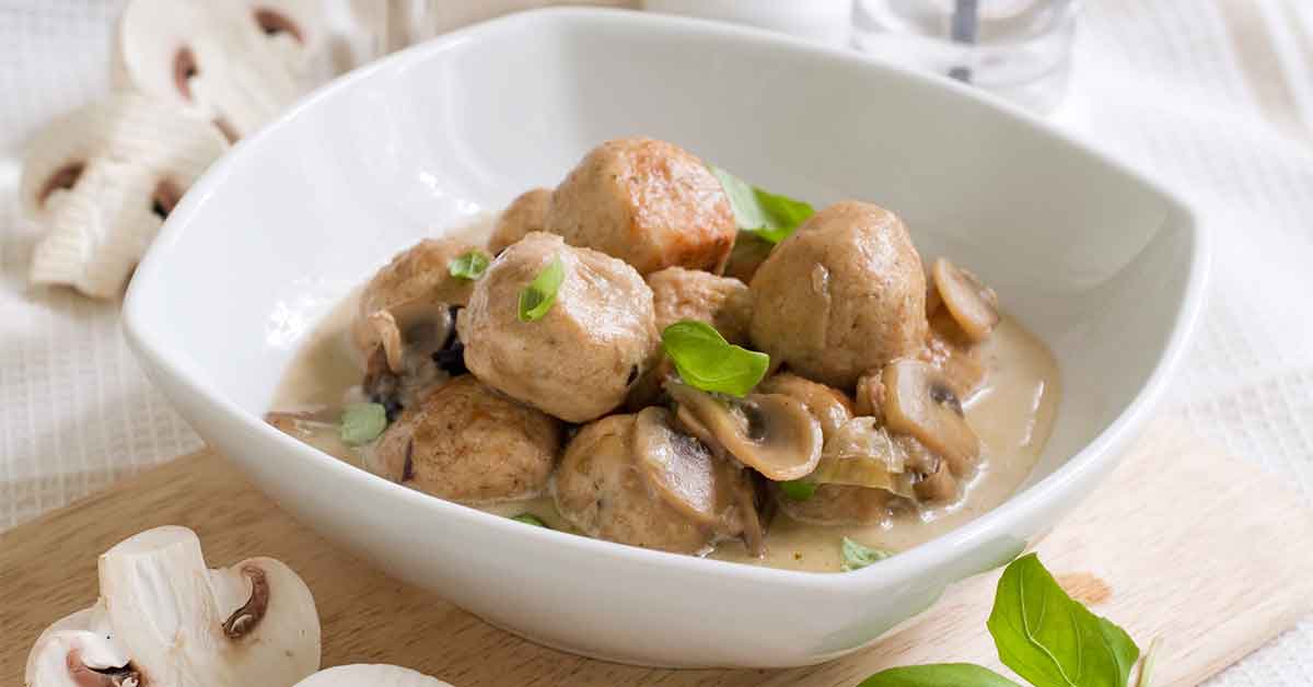 Albóndigas de pollo con salsa de champiñones