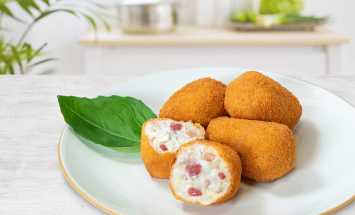 Croquetas de pollo cocinado rápido plato