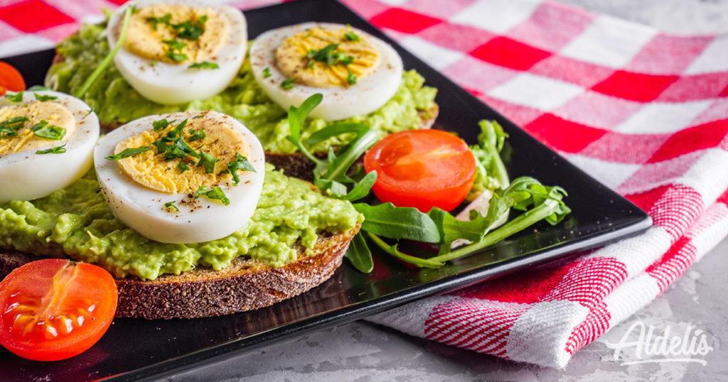 Sandwich aguacate tomate huevo duro Aldelís