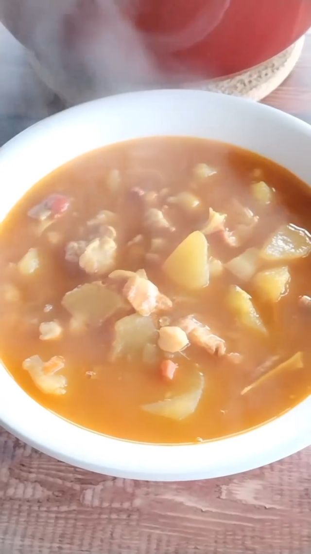 Si todavía no has probado un cocido de garbanzos con oreja, esta receta de @lacocinadender te va a encantar✨

🥄♥¿Cuántos amantes de los platos de cuchara hay por aquí?

#aldelis #aldelisenmicocina #recetas #platosdecuchara #recetascocido #cocido #recetasfaciles