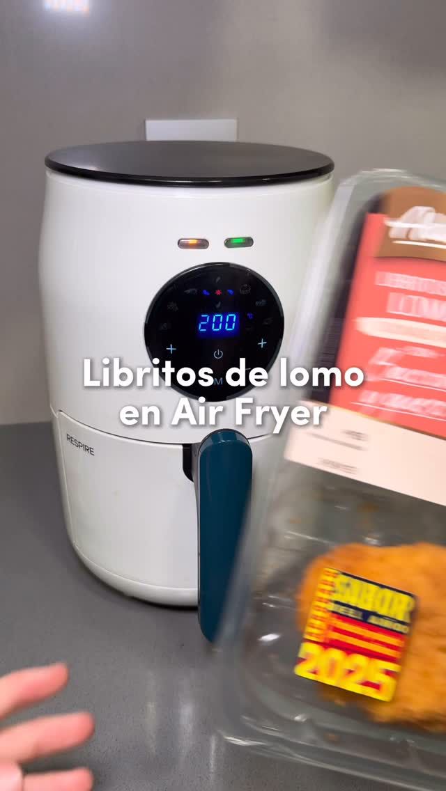 Así de fácil y rápido puedes disfrutar de nuestra gama de libritos rellenos🧀✨ 

👉Si buscas ideas de recetas en airfyer rápidas y riquísimas, guárdate este vídeo. 

#libritosdelomo #libritosdelomoaldelis #recetasairfryer #ideasairfryer #recetasaldelis #empanadosaldelis #sabordelaño #ideasderecetas